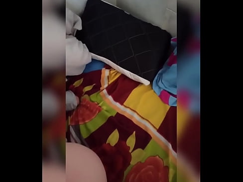 ❤️ Wandinogara naye anogara ega kumba nekuti murume wake anoenda kuzororo ini ndinotora mukana wekusvira nekuzadza mbongoro yake nemukaka. Hard porn ﹏